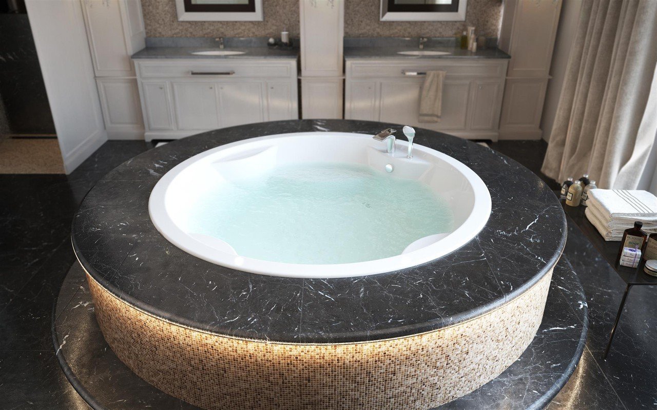 Allegra blt in wht built in acrylic bathtub by Aquatica 01 (web)
