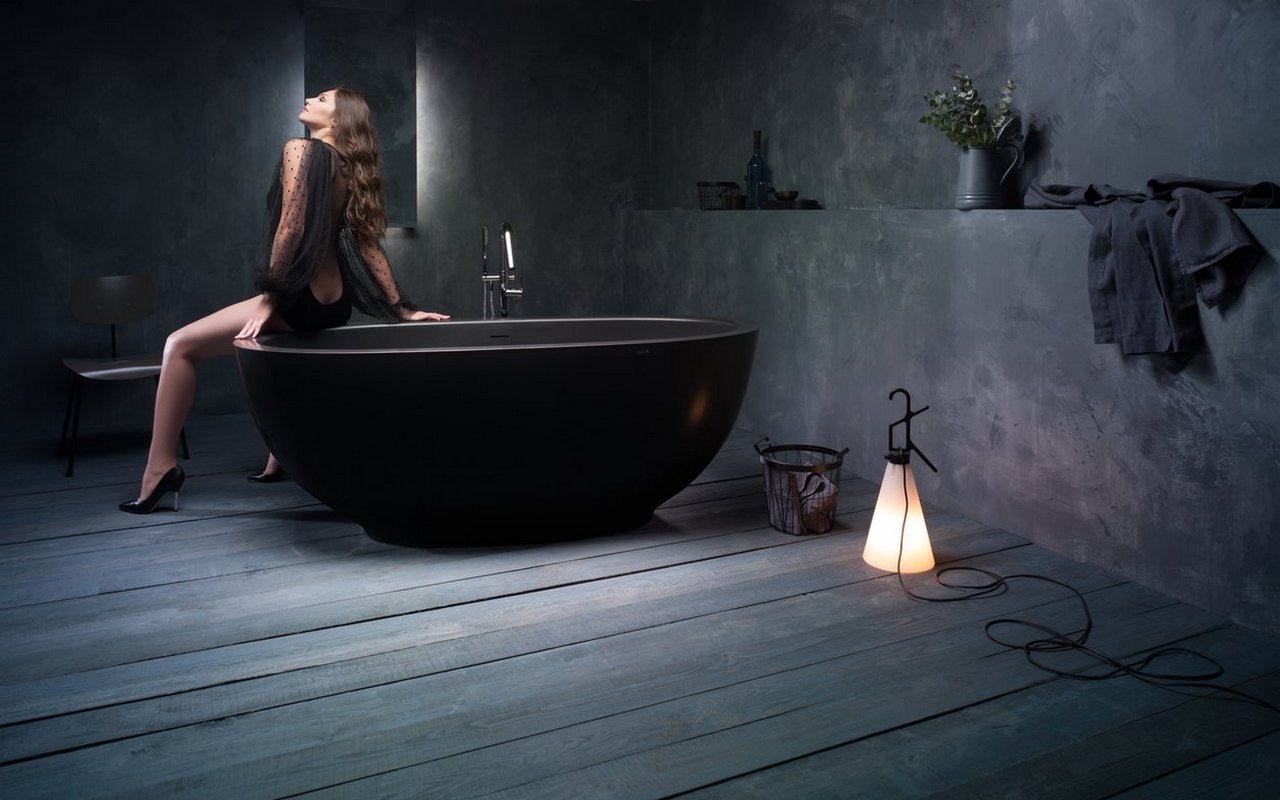 Aquatica Karolina 2 Graphite Black Solid Surface Bathtub picture № 0