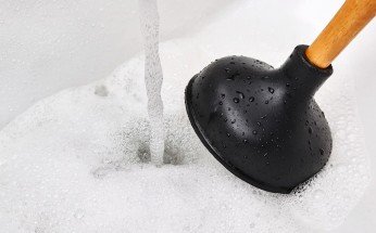 how to snake a bathtub drain 6 (web)